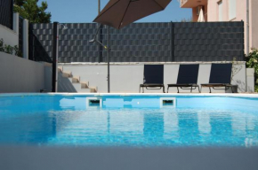 NELA & SARA - 2 apartments with heated swimming pool